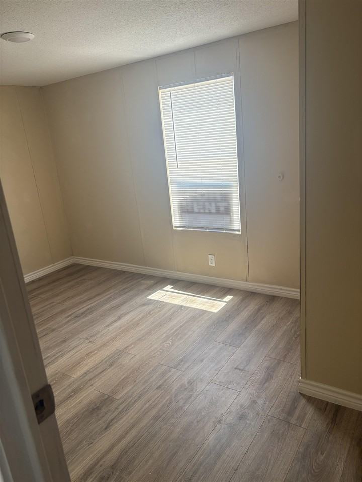 339 Lewis Dr - Photo 3 of 7
