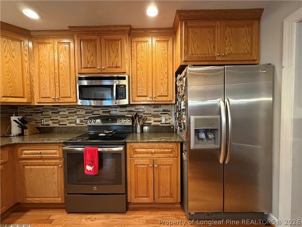 35 Woodbury Ln - Photo 6 of 18