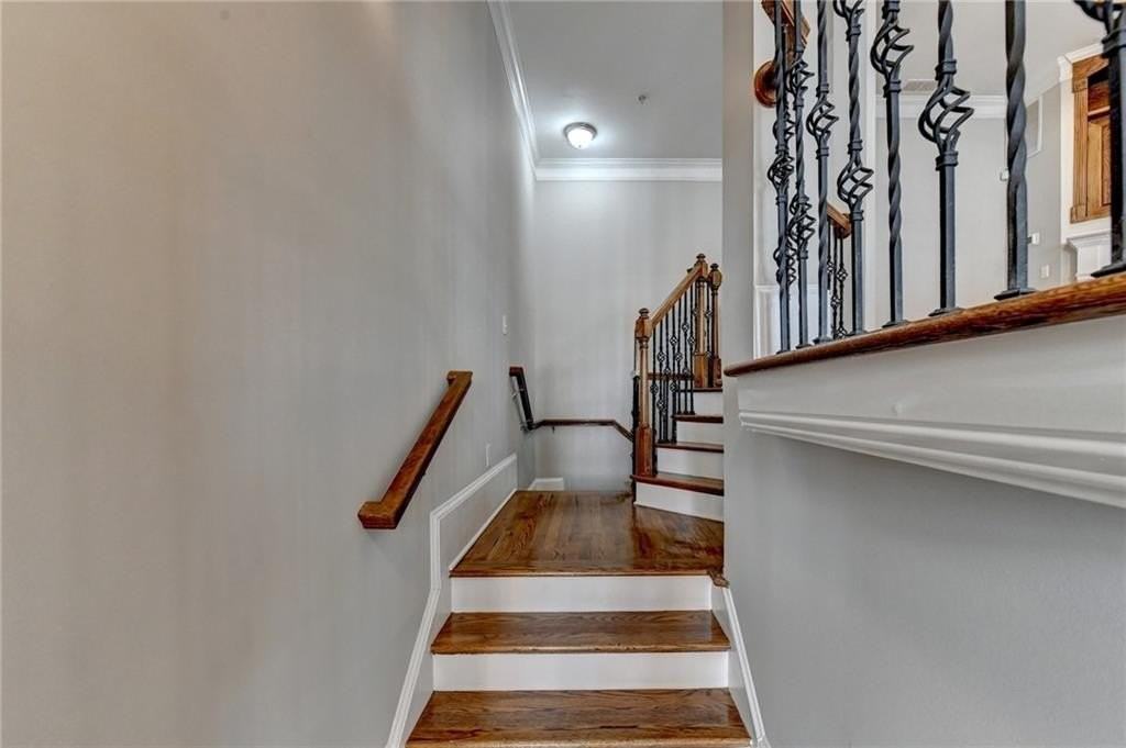 813 Clifton Heights Ln Ne - Photo 4 of 47