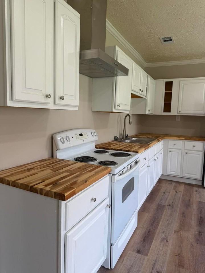 222 Lenoir Ave - Photo 5 of 16