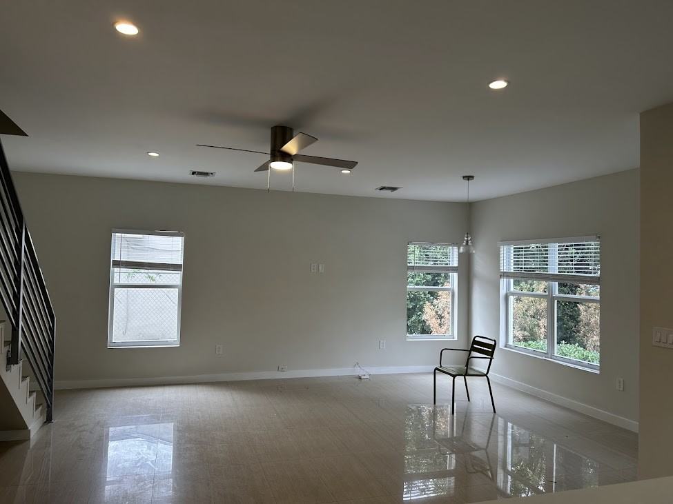 420 Se 16th St #1 - Photo 3 of 18