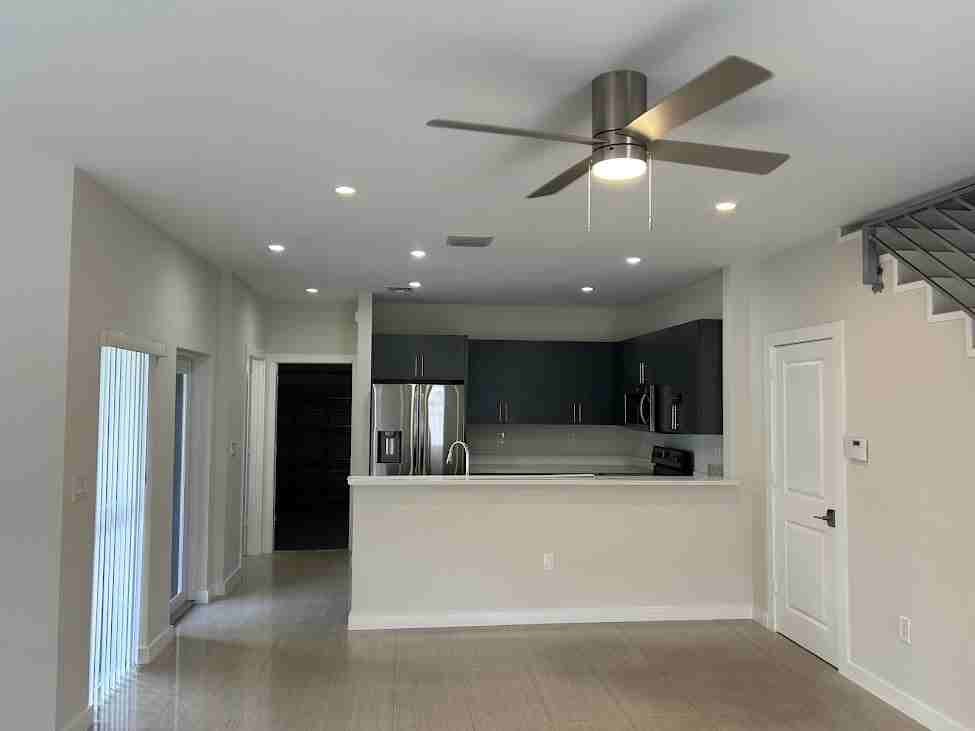 420 Se 16th St #1 - Photo 5 of 18