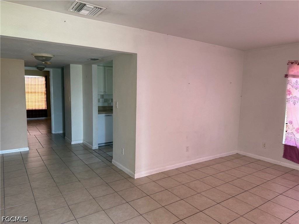1131 S Loop Blvd - Photo 2 of 6