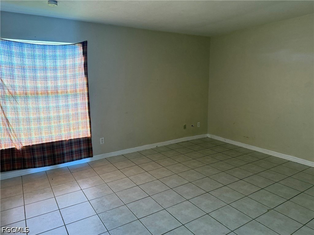 1131 S Loop Blvd - Photo 5 of 6