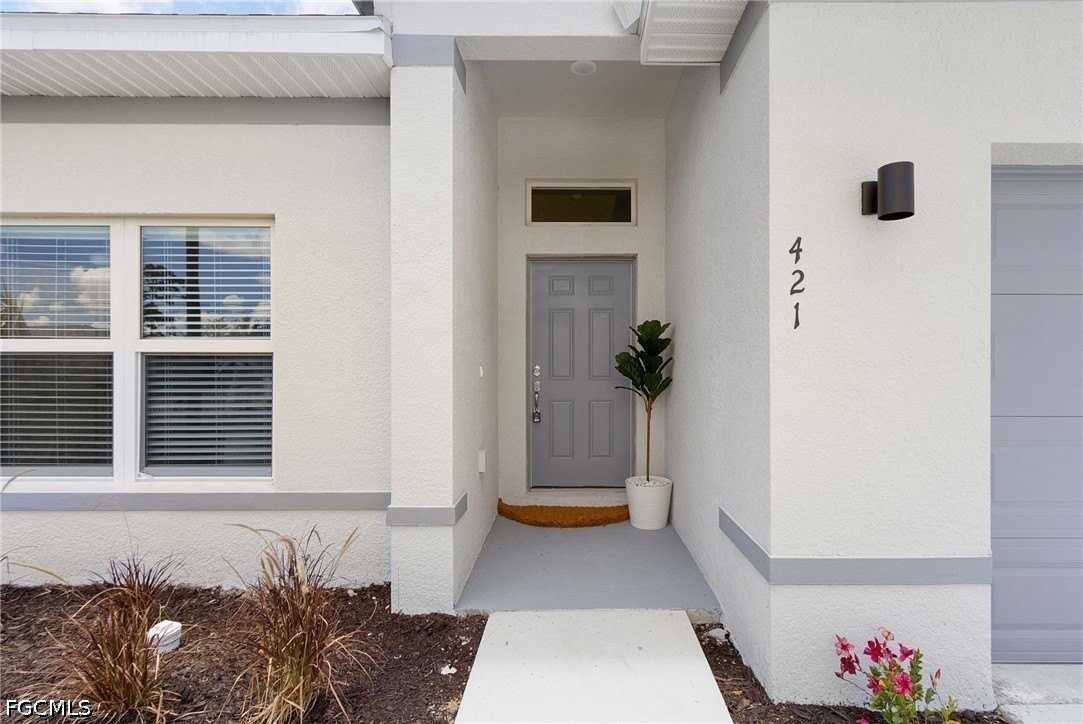 924 Ne 11th Ter - Photo 2 of 24