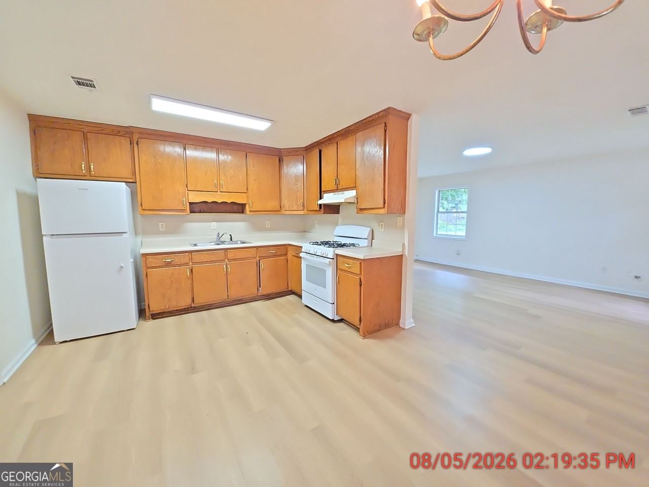 48 Phillips Dr - Photo 3 of 10
