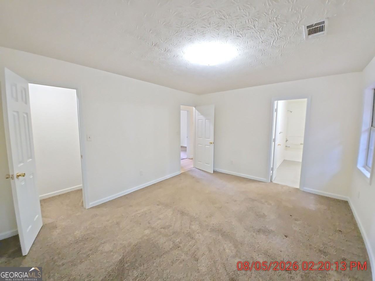 48 Phillips Dr - Photo 4 of 10