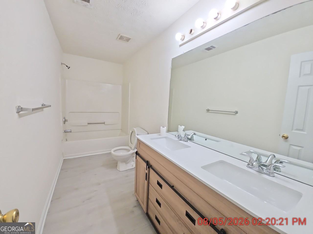 48 Phillips Dr - Photo 5 of 10
