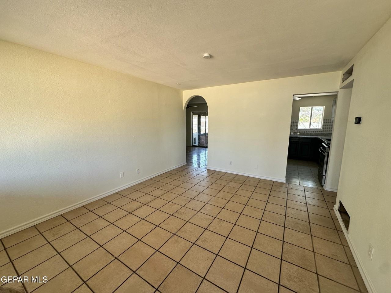 10336 Windsor Dr - Photo 3 of 16