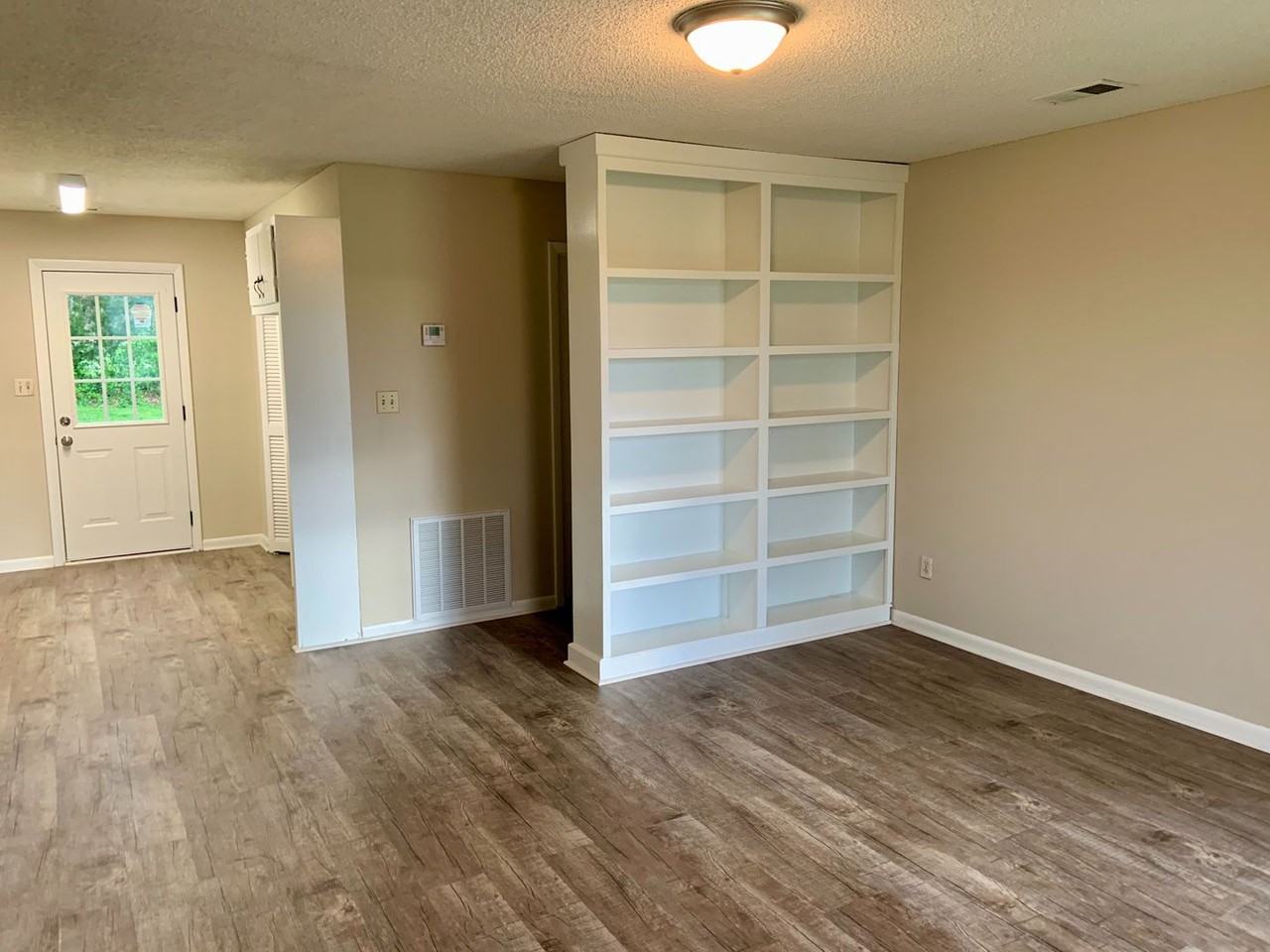 16998 Carter Cir - Photo 3 of 6