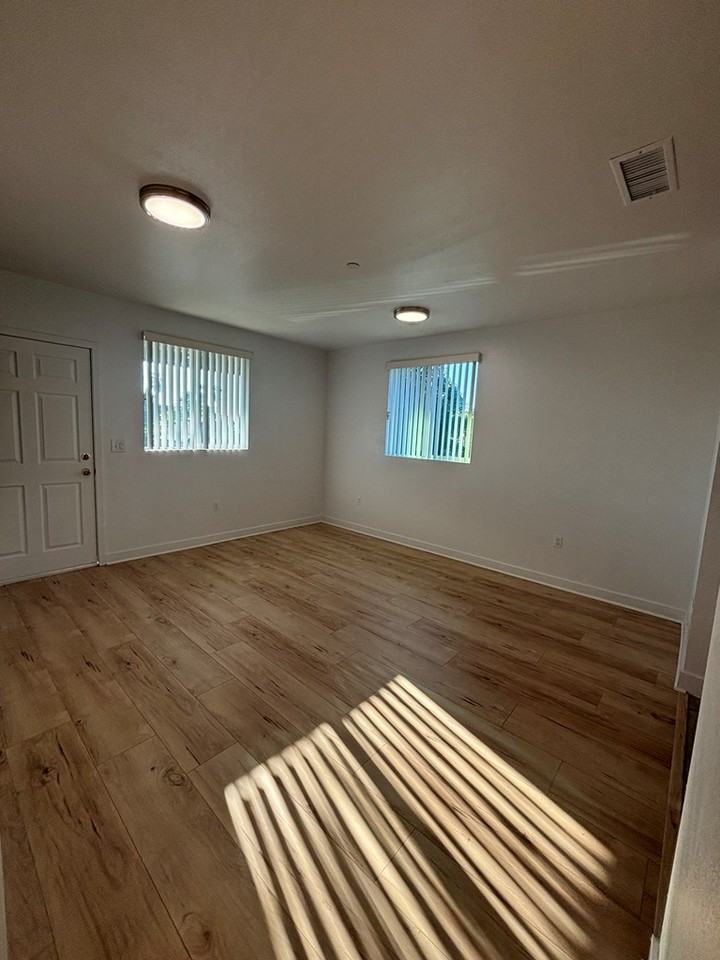 1343 East 27th Street - Photo 6 of 15