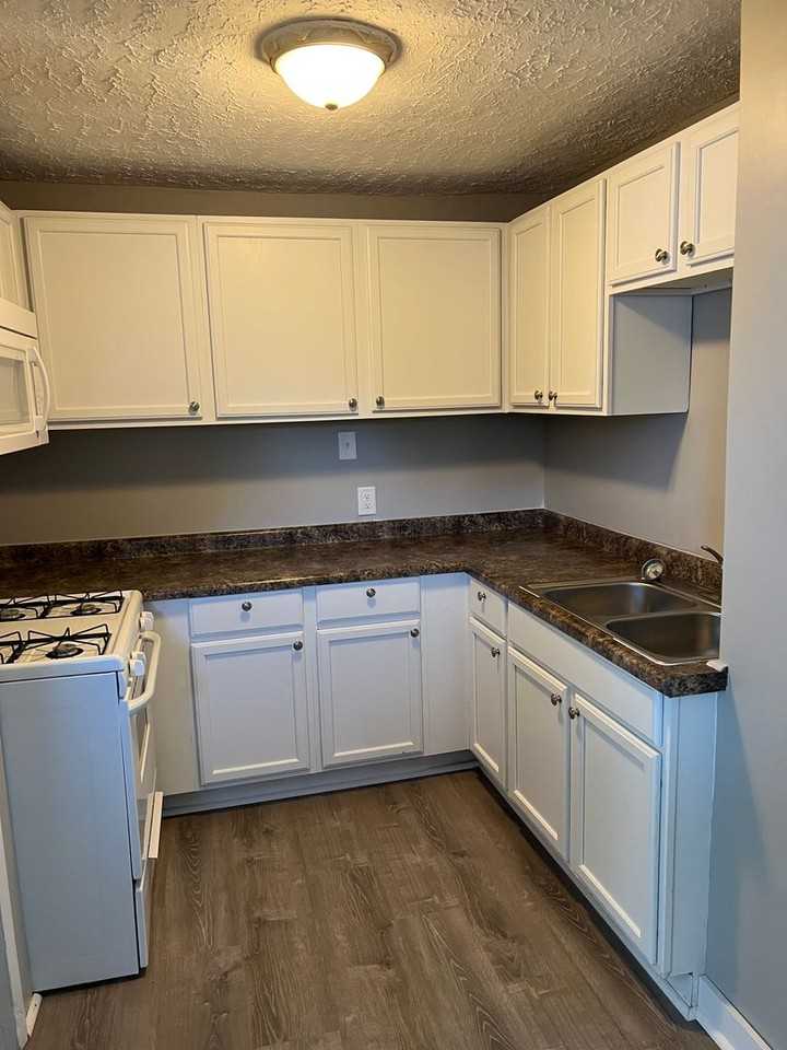 2925 Bellevue Ave - Photo 2 of 9