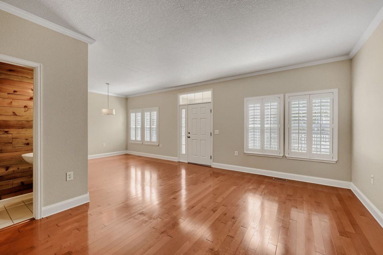 1490 Bergen Rock St - Photo 4 of 17