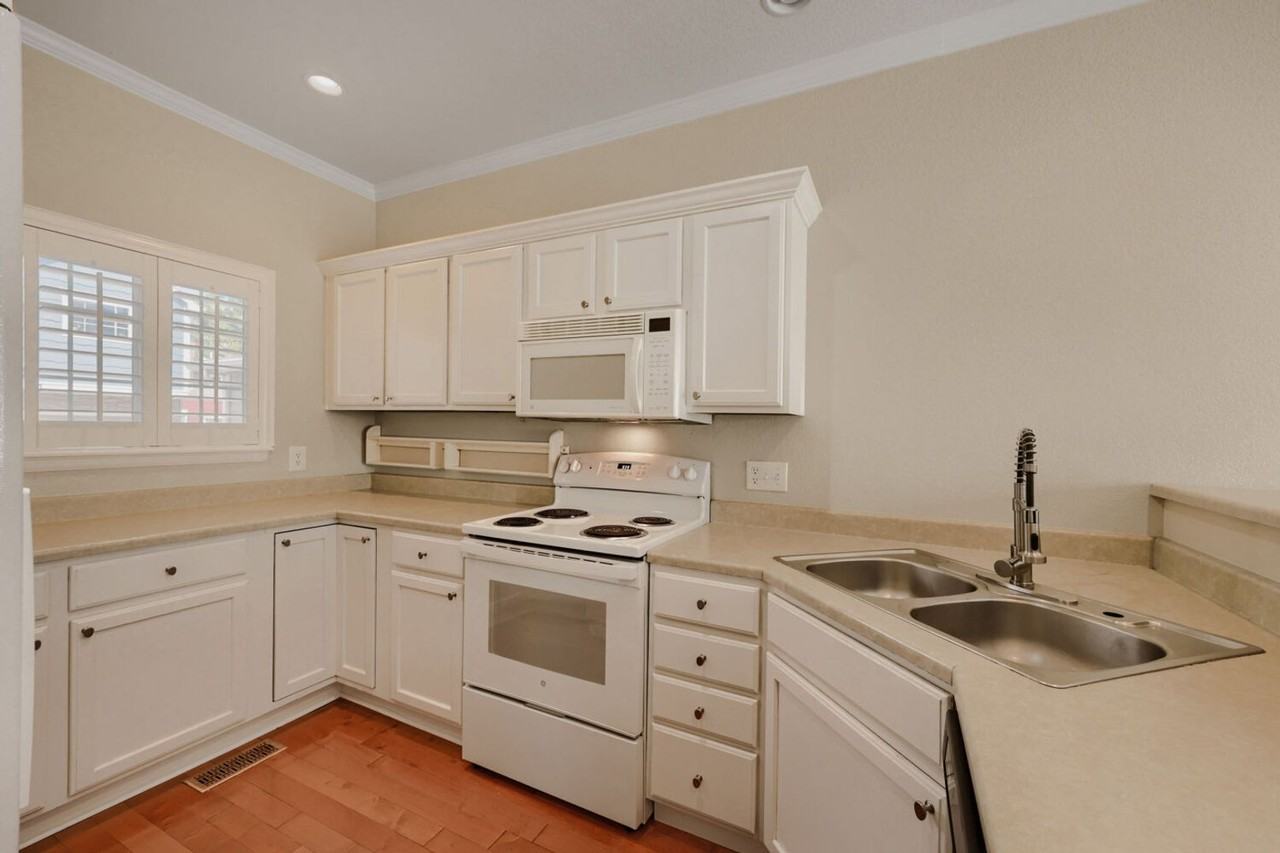 1490 Bergen Rock St - Photo 7 of 17