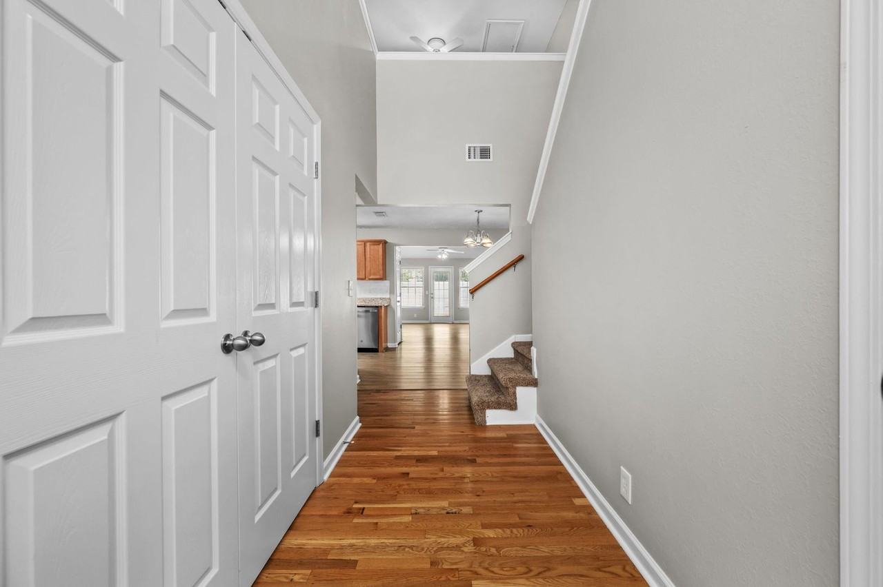 113 Lancaster Gate Pl - Photo 7 of 37