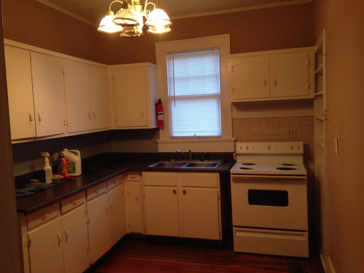 2960 Pierpont Ave - Photo 7 of 16