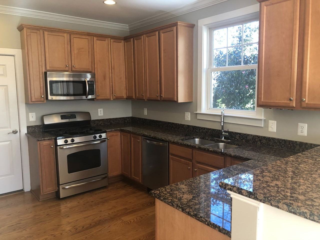 178 Brookwood Dr - Photo 4 of 22