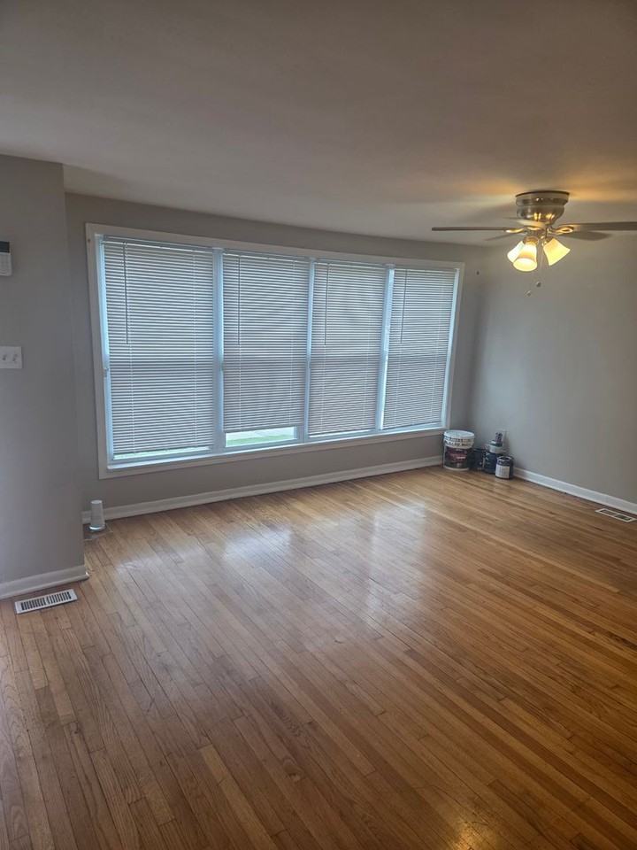 10306 S Corliss Ave - Photo 3 of 31