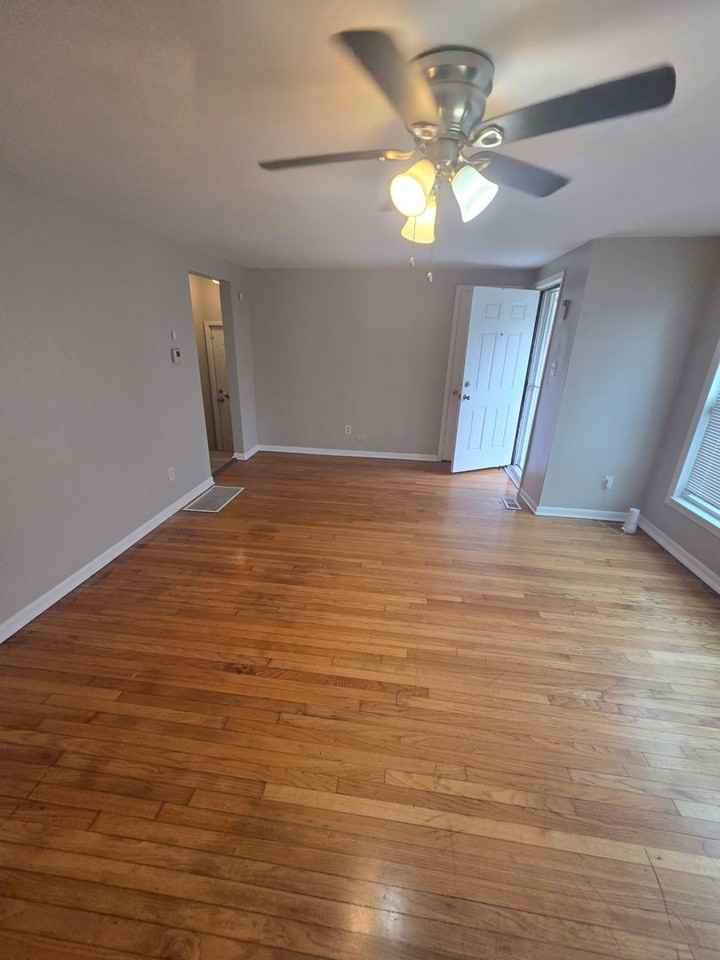 10306 S Corliss Ave - Photo 4 of 31