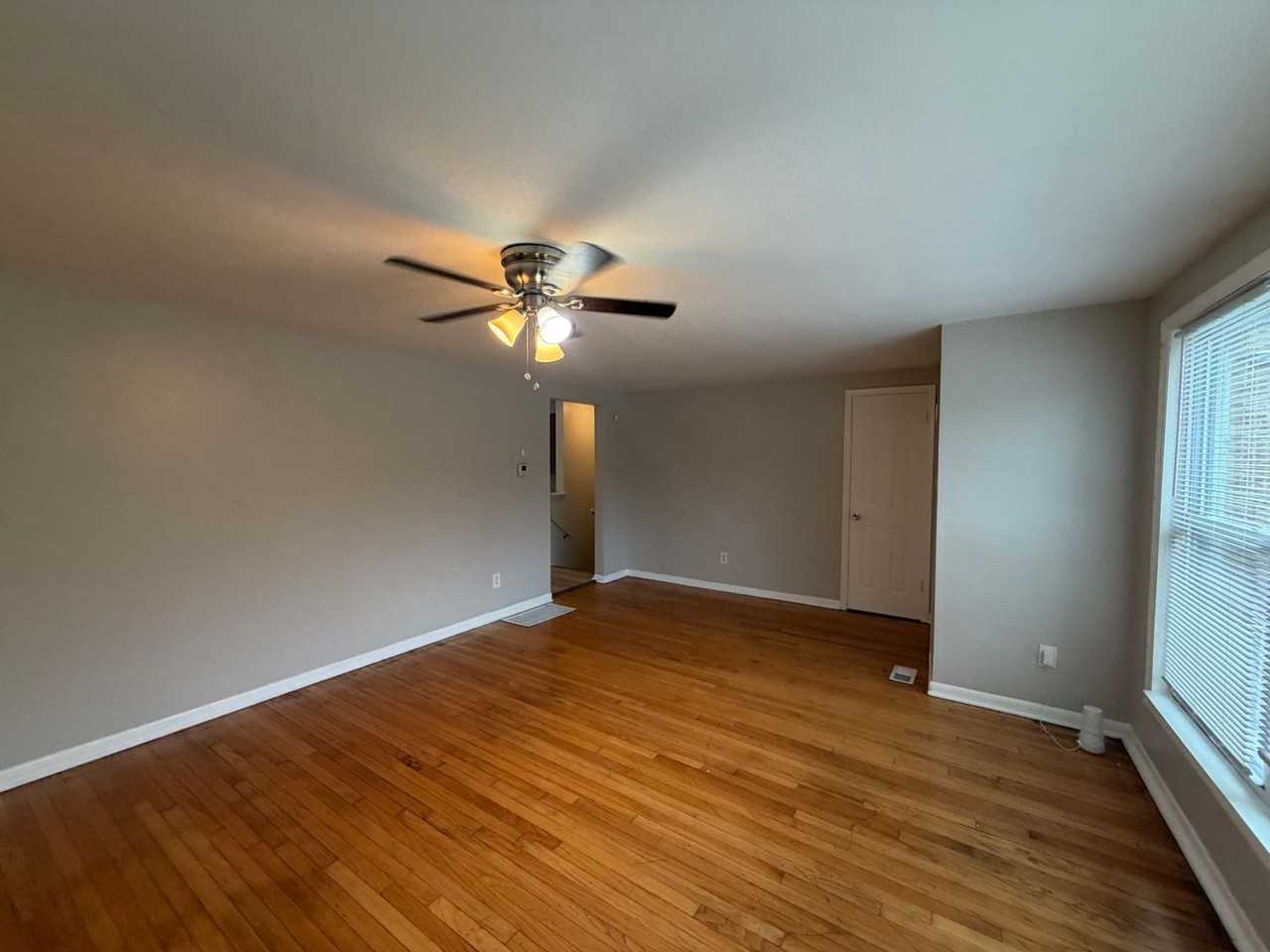 10306 S Corliss Ave - Photo 5 of 31
