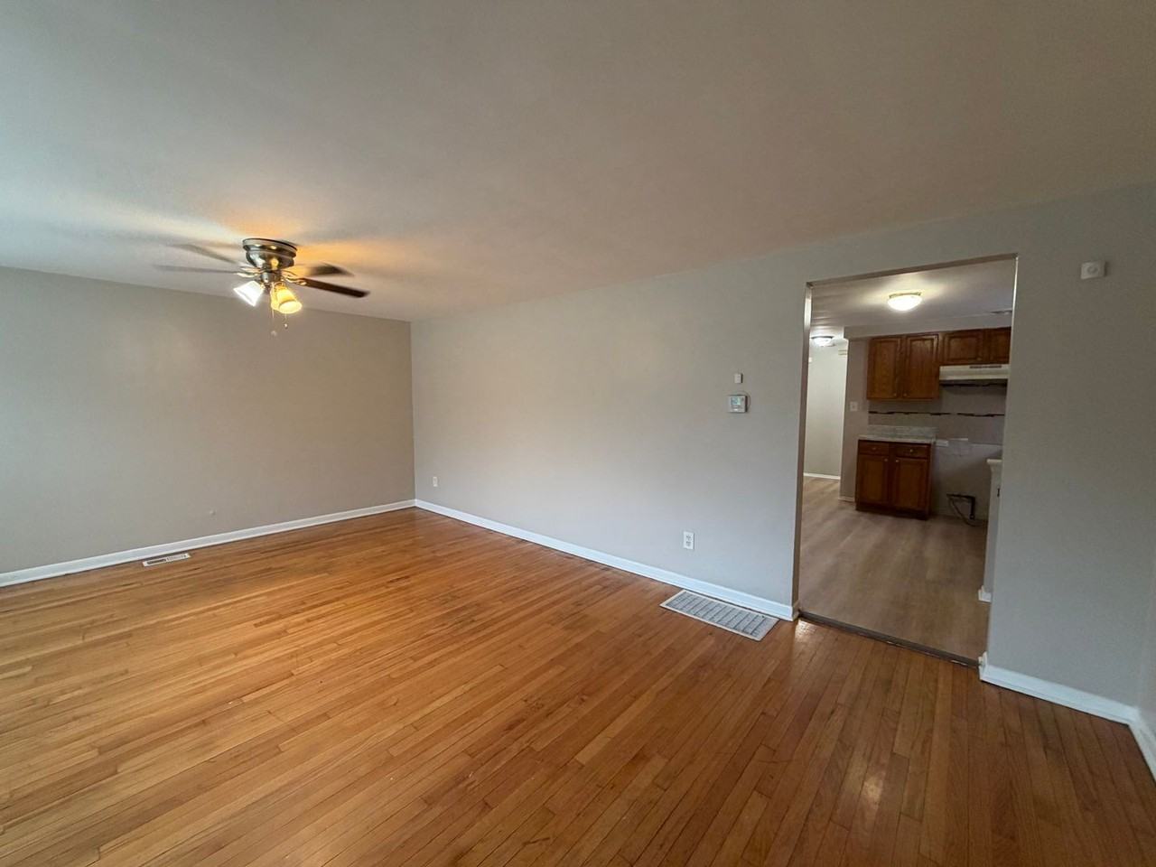 10306 S Corliss Ave - Photo 6 of 31