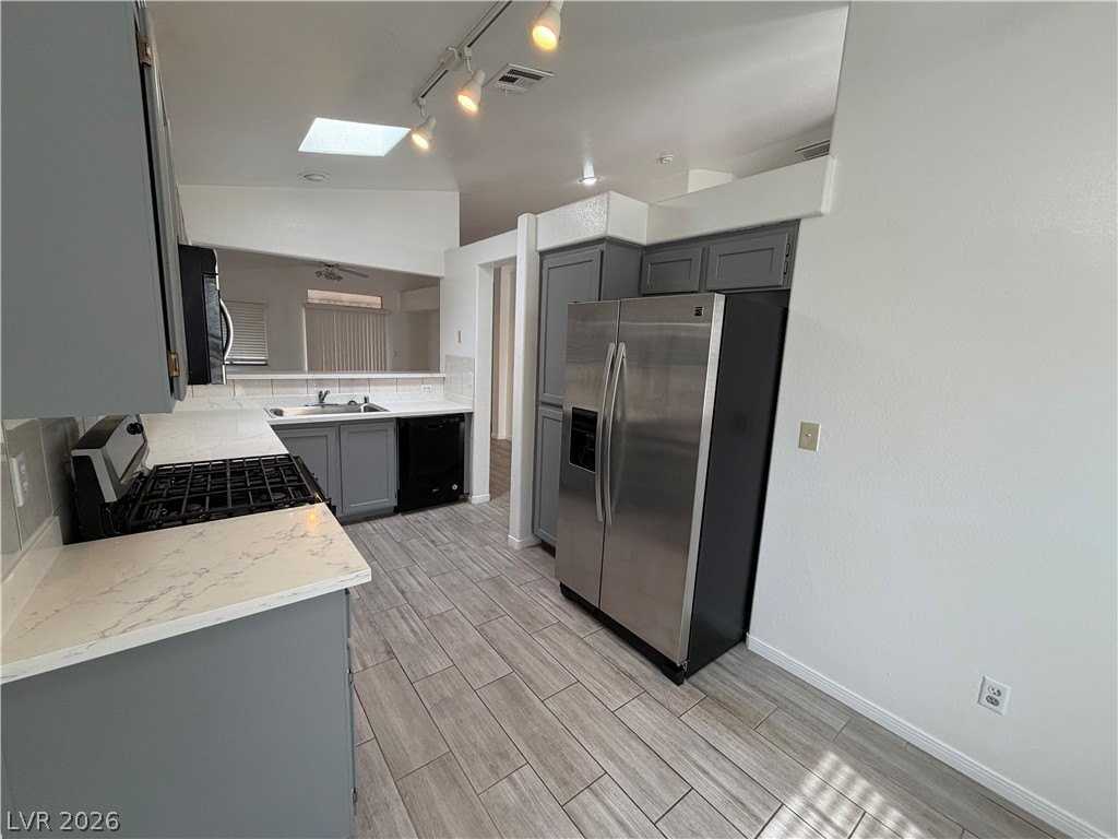 5905 Silver Heights St - Photo 5 of 17
