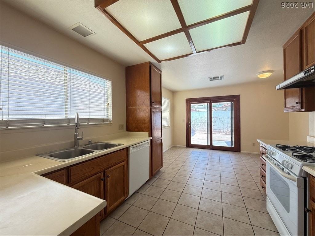 7756 Cobden Ct - Photo 5 of 25