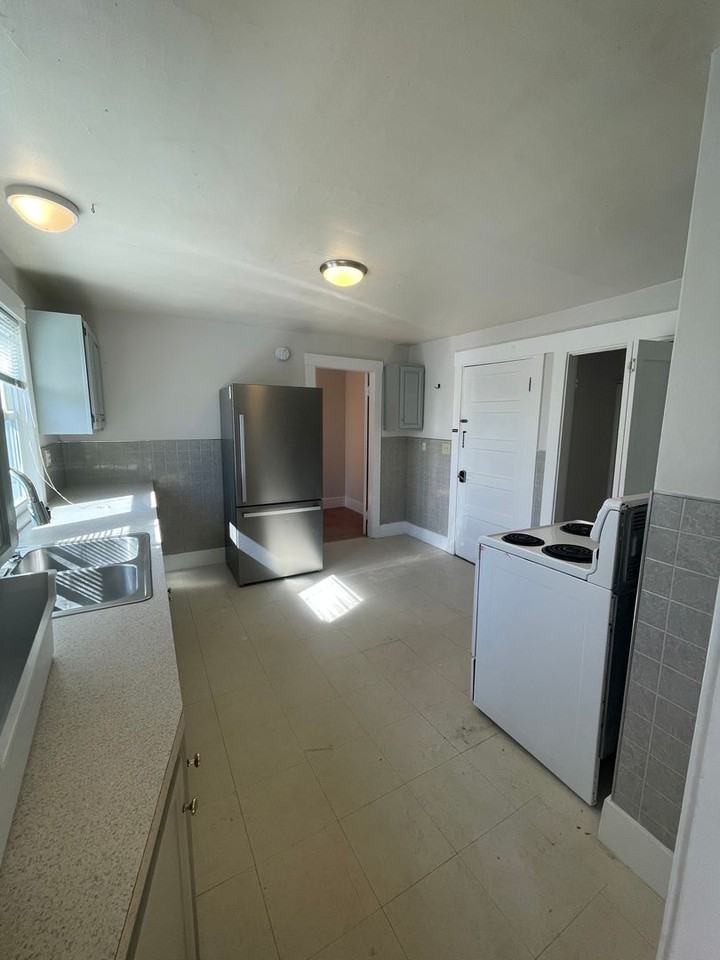 104 Summer St #202 - Photo 7 of 12
