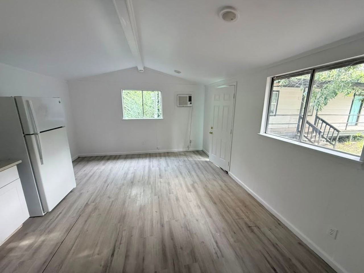 711 S Houston St #4 - Photo 6 of 9
