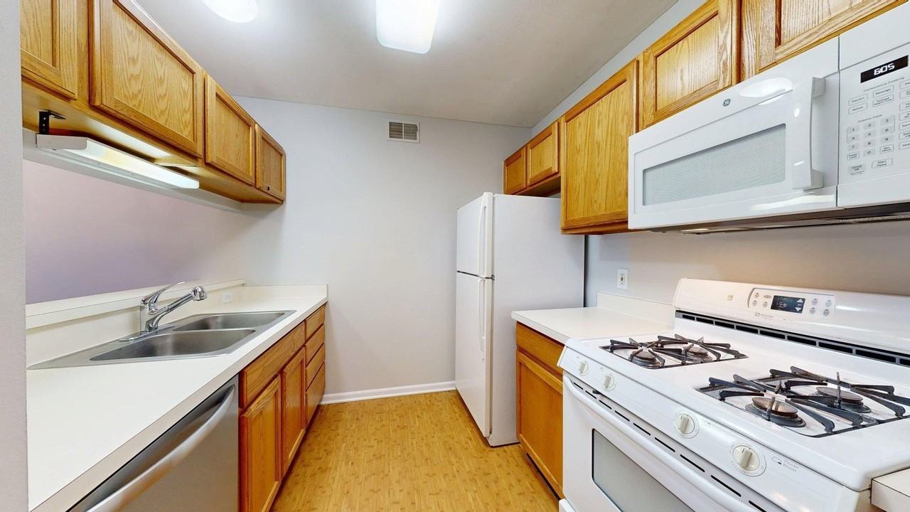 2767 S Knightsbridge Cir - Photo 2 of 19