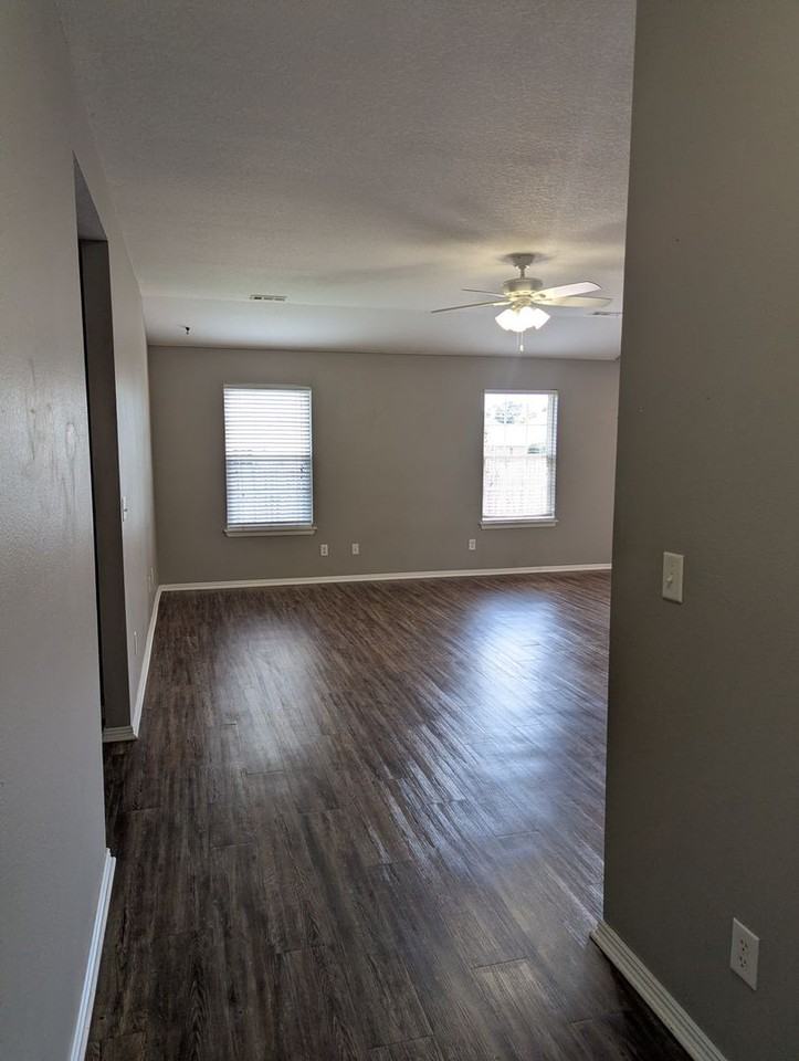 802 Ash Ct - Photo 3 of 14