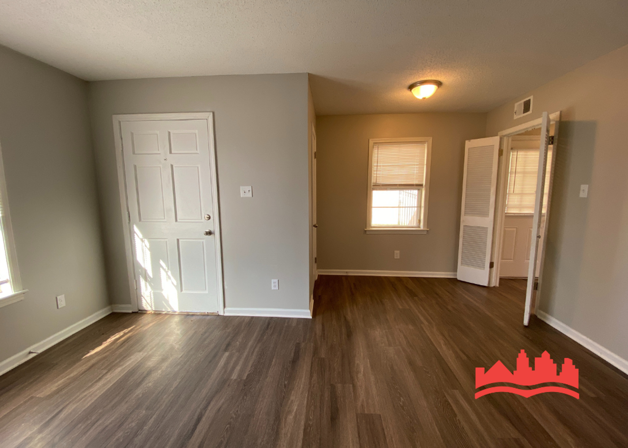 4574 Whiteside St - Photo 6 of 28