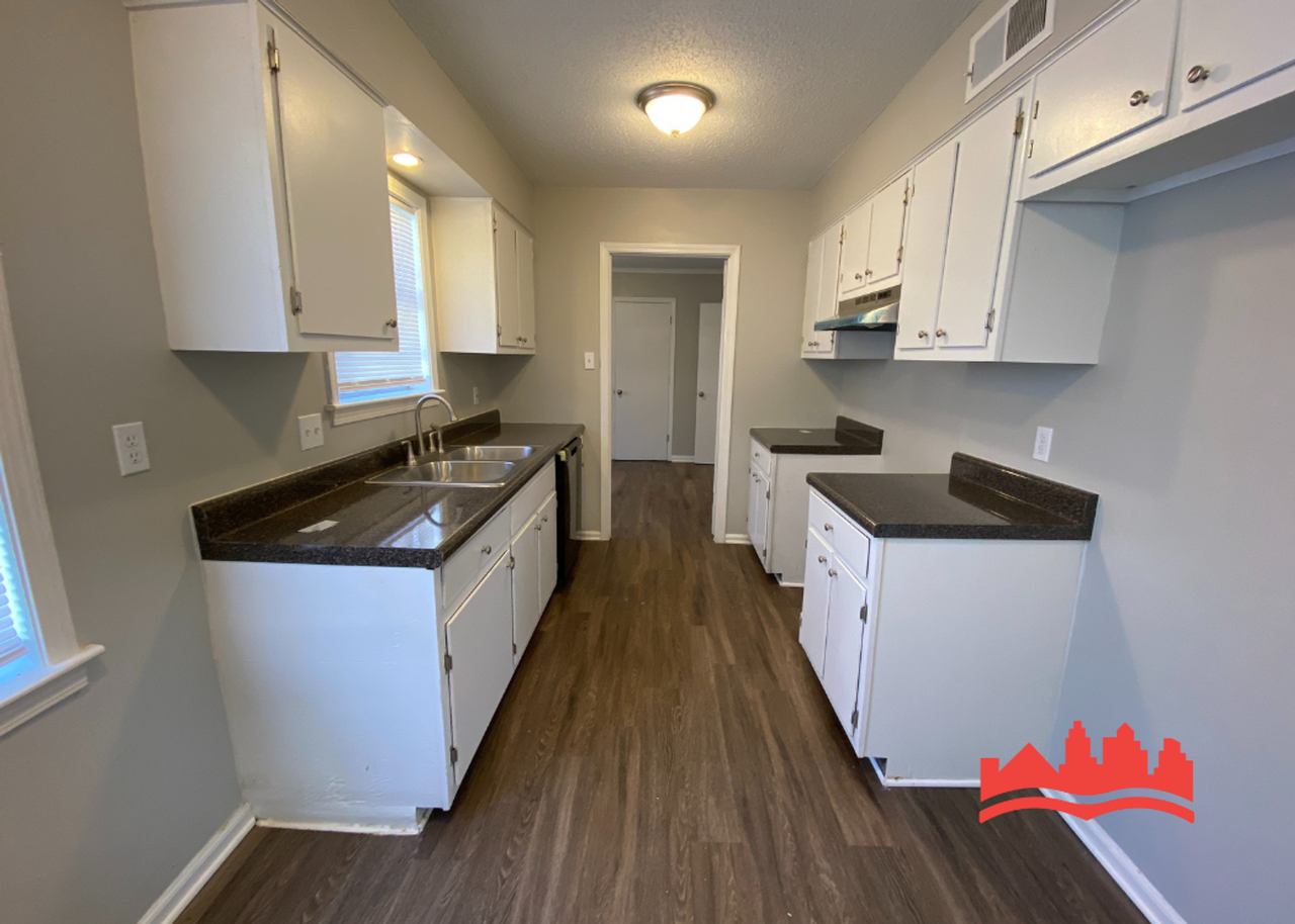 4574 Whiteside St - Photo 7 of 28