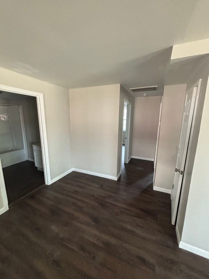 645 W Webster St - Photo 5 of 15