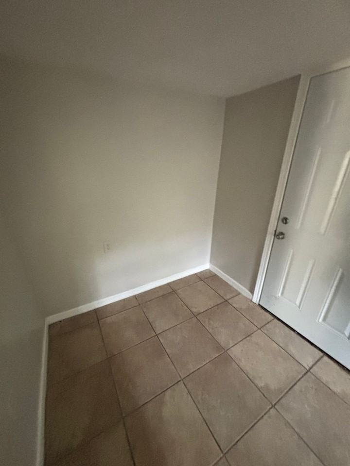 645 W Webster St - Photo 7 of 15
