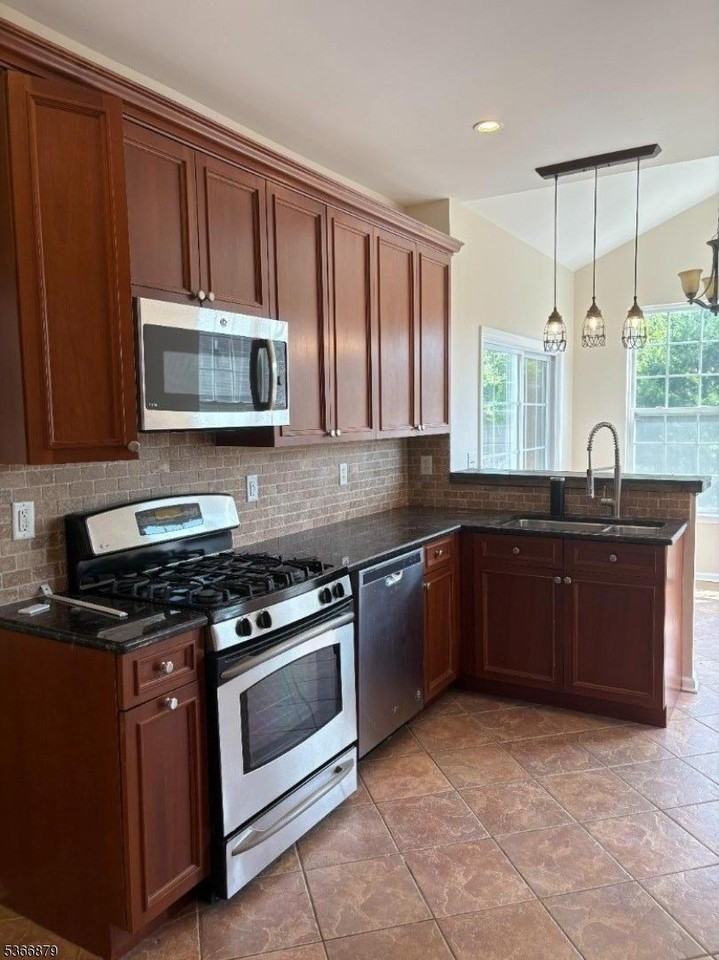 312 Winding Hill Dr - Photo 6 of 21