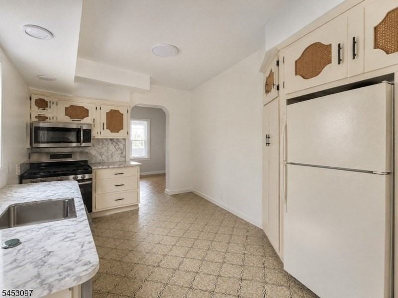 271 Travers Pl - Photo 6 of 13
