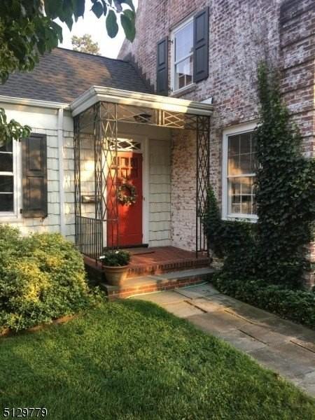247 Valley Rd - Photo 2 of 15