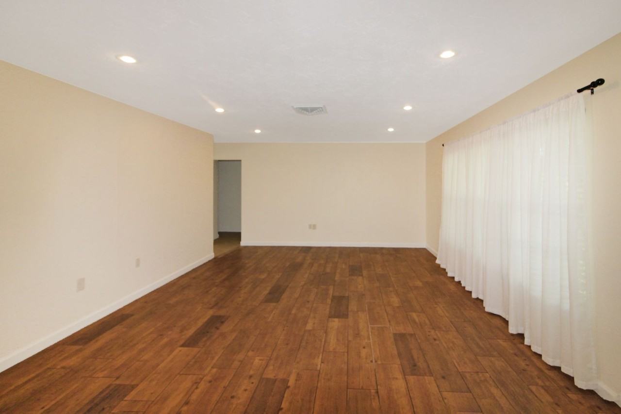 1036 N Cypress Point Dr - Photo 3 of 22