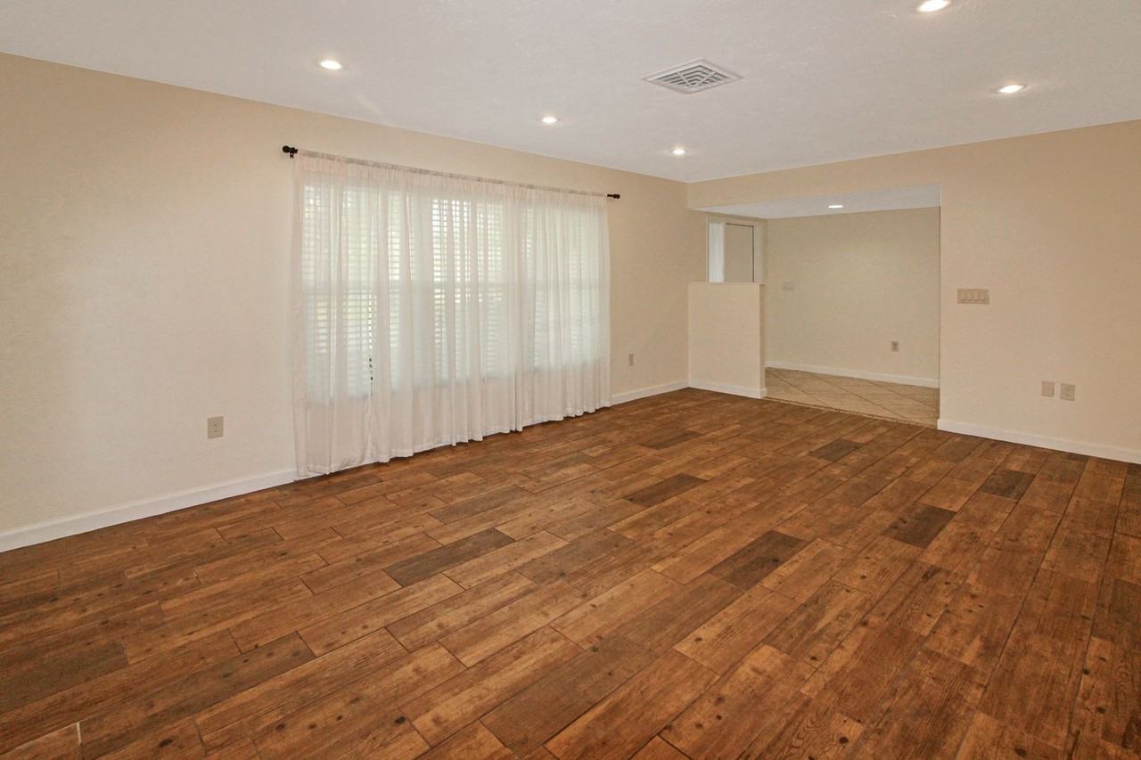 1036 N Cypress Point Dr - Photo 4 of 22
