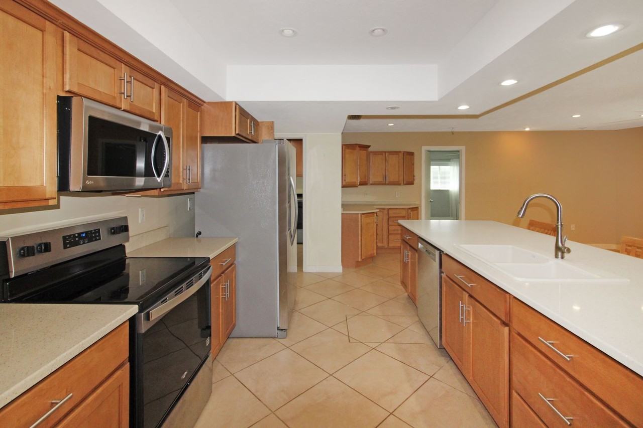1036 N Cypress Point Dr - Photo 5 of 22
