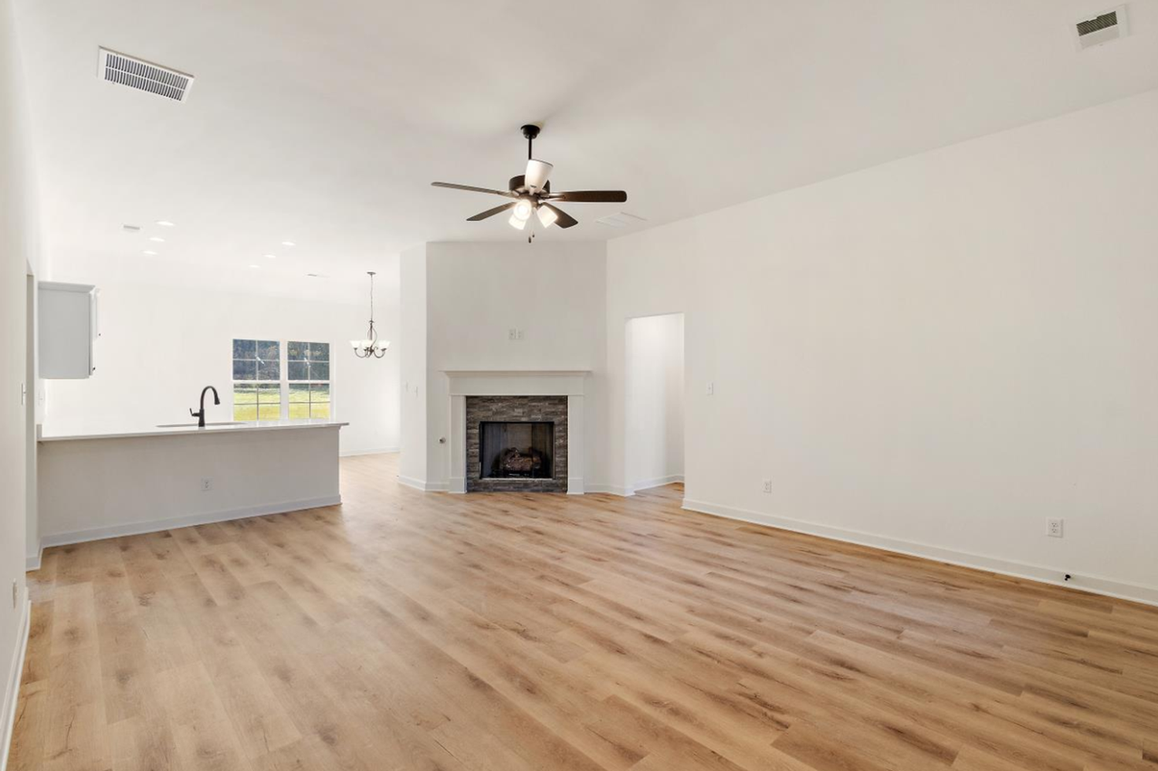 6275 Clover Ct - Photo 4 of 19