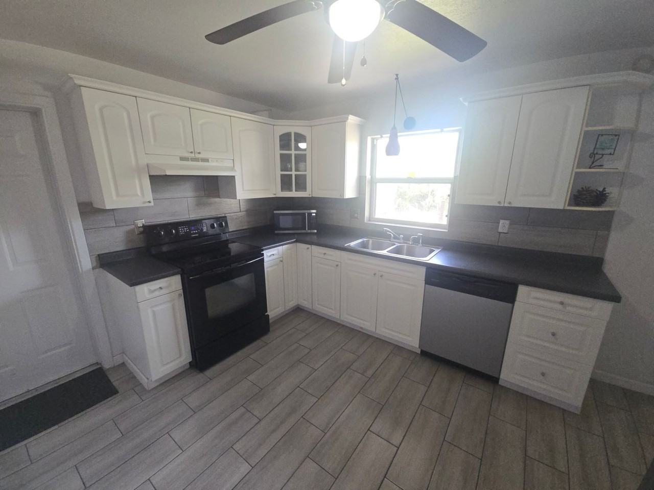 1707 Staunton Ave - Photo 4 of 17