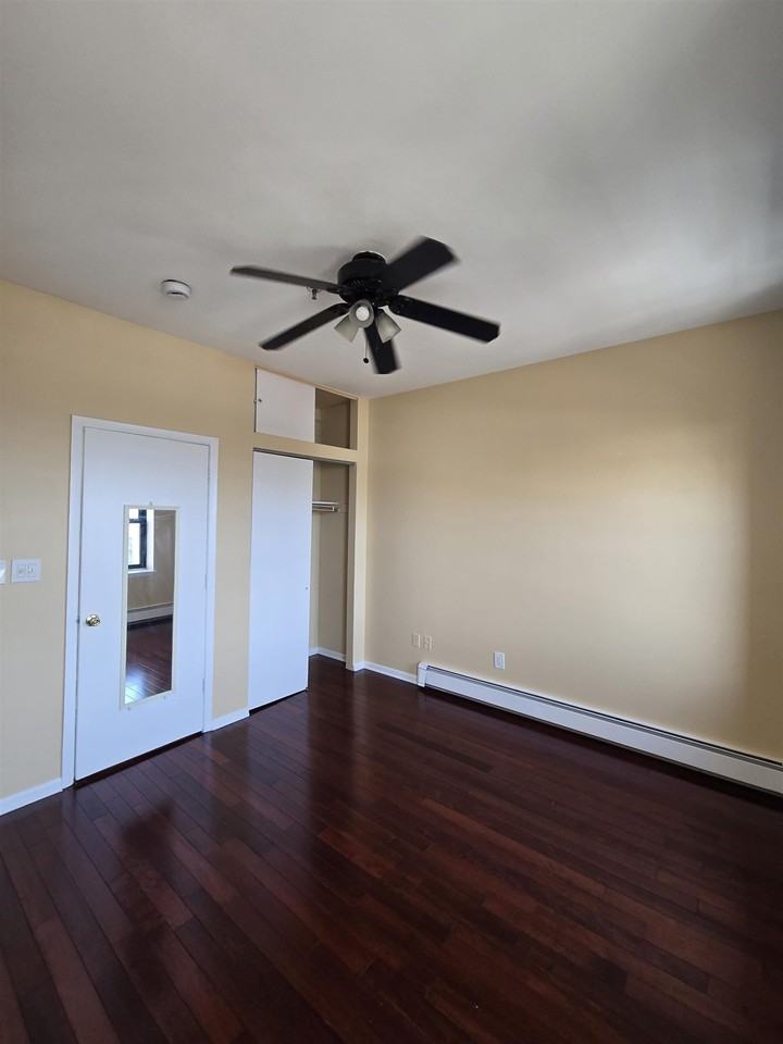 809 Park Ave #5R10 - Photo 5 of 9