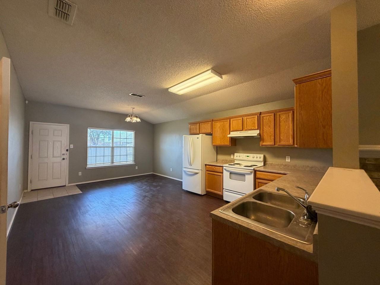 6523 88th St - Photo 5 of 27