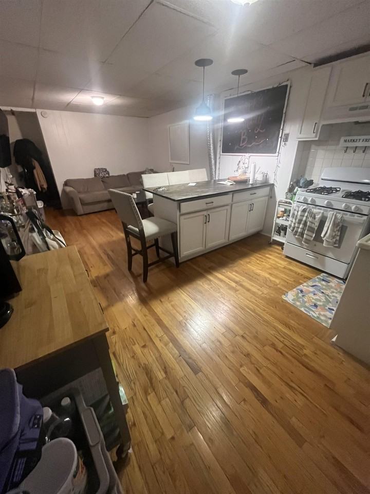 258 1st St #2 - Photo 4 of 6