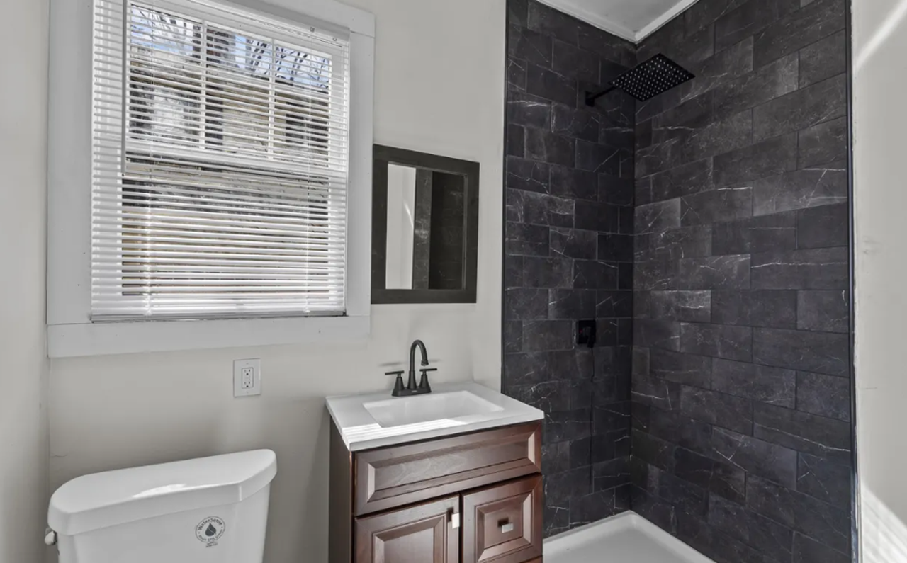335 Division Ave - Photo 6 of 9