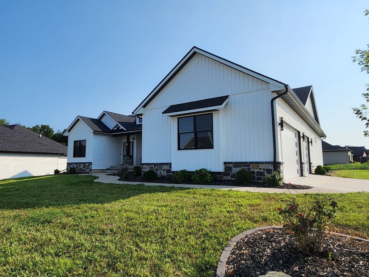 6817 Timber Ct - Photo 2 of 44