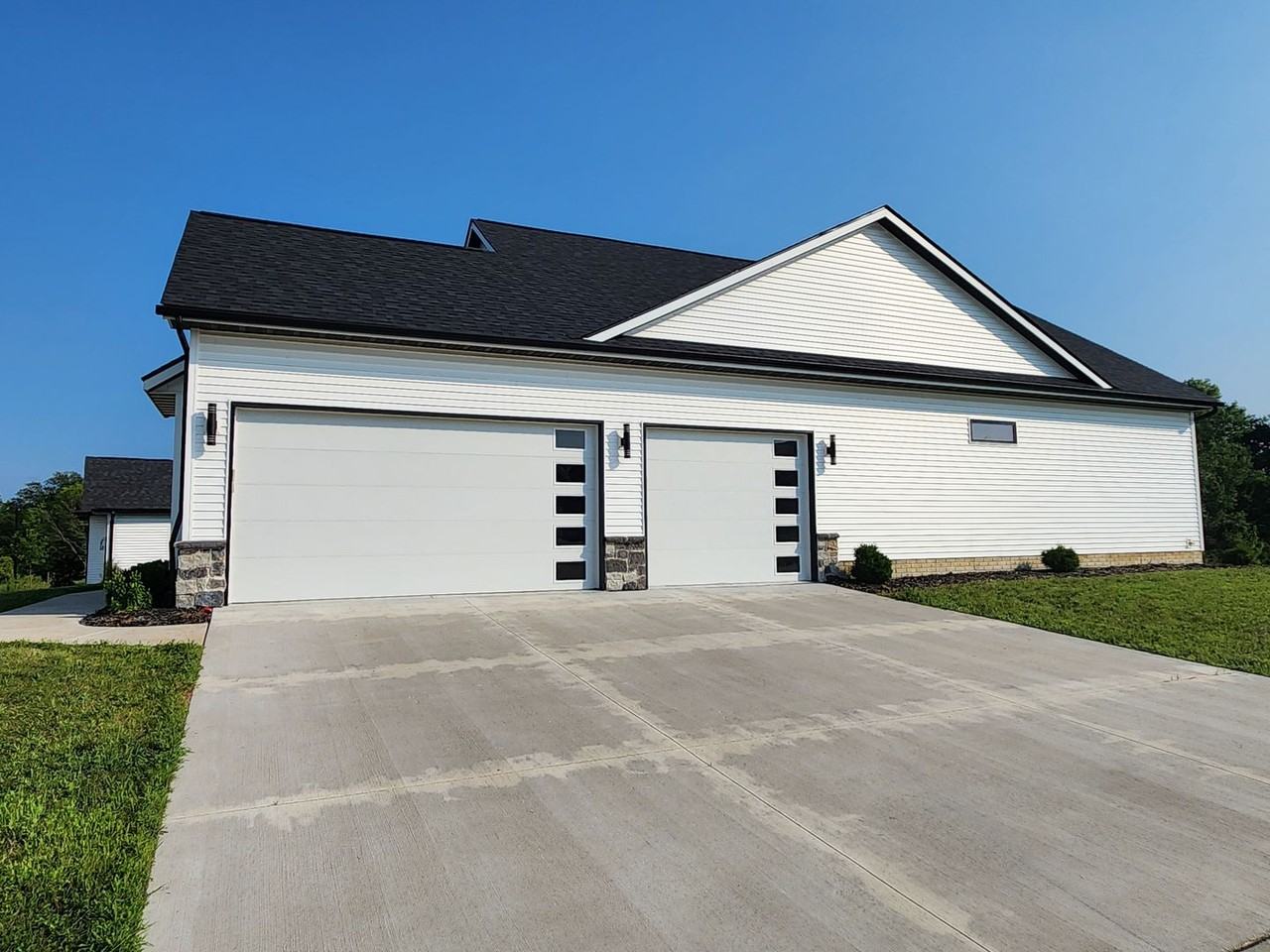 6817 Timber Ct - Photo 3 of 44
