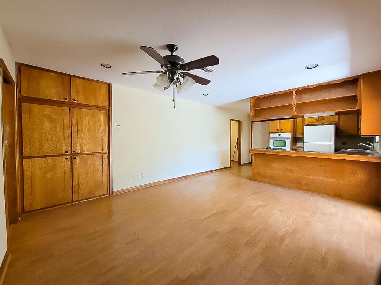1124 Harrison Ln - Photo 5 of 14
